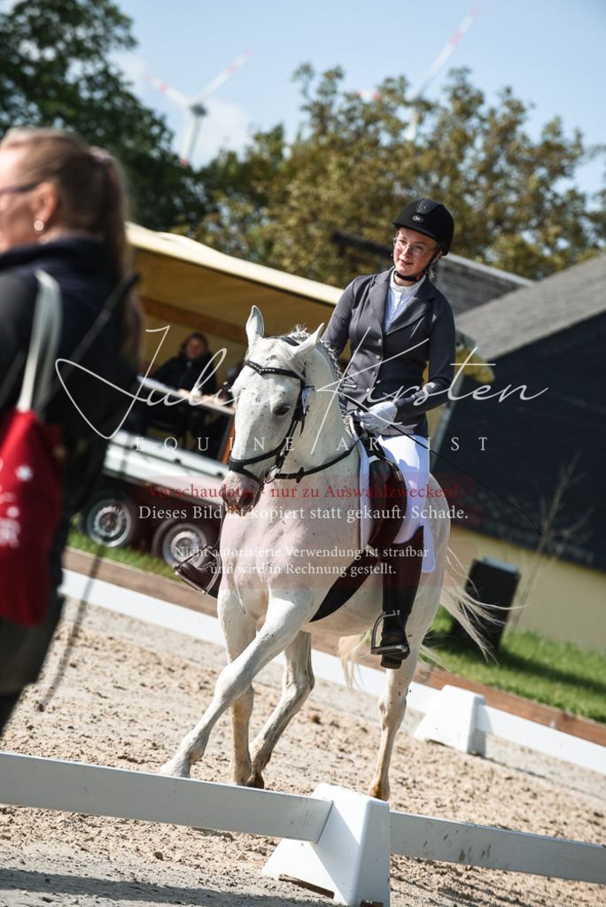 20230518_JK-Röhrsdorf-09-1041 | Pferde- und Turnierfotografie in Westsachsen. Pferdeportraits, Auftragszeichnungen und intuitive Kunst.