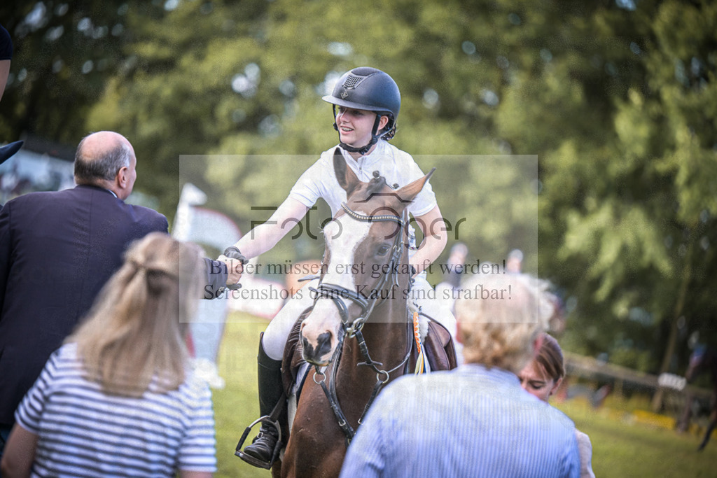 DOS_0019 | Entdecke hochwertige Reitturnierfotos von Foto Oger. Professionell, emotional und authentisch – jetzt Lieblingsmomente im Shop bestellen.Deutschlandweite Turnierfotografie. - Realisiert mit Pictrs.com