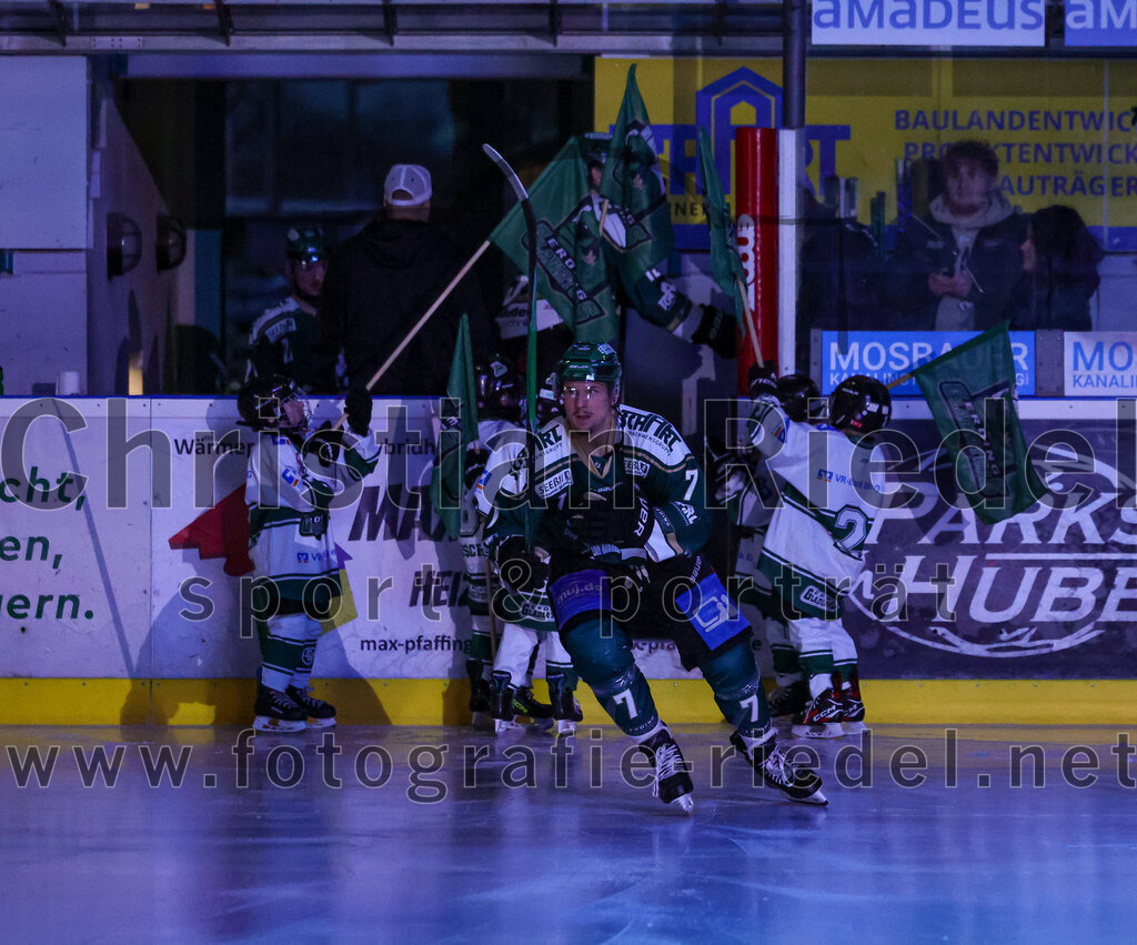 2026-02-15_002_TSV_Erding_gegen_EC_Peiting | Erding, Deutschland, 15.02.2026:Eishockey, Oberliga Süd 2025 / 2026, 47. Spieltag, TSV Erding gegen EC Peiting, Endergebnis: 4:5Louis Trattner (Erding Gladiators, #7)Foto: Christian Riedel / fotografie-riedel.net
