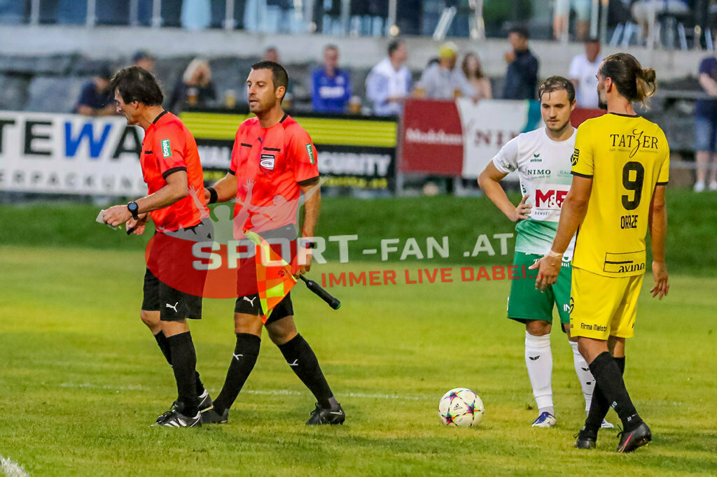 SV Feldkirchen - SC Launsdorf 2-1, Unterliga Ost | Assistent Roman Weger, Schiedsrichter Nenad Stakic, SV Feldkirchen - SC Launsdorf 2-1 am 23.08.2023 in Feldkirchen
(Modehaus NIMO Arena), Austria, (Photo by Ernst Krawagner sport-fan.at) - Realisiert mit Pictrs.com