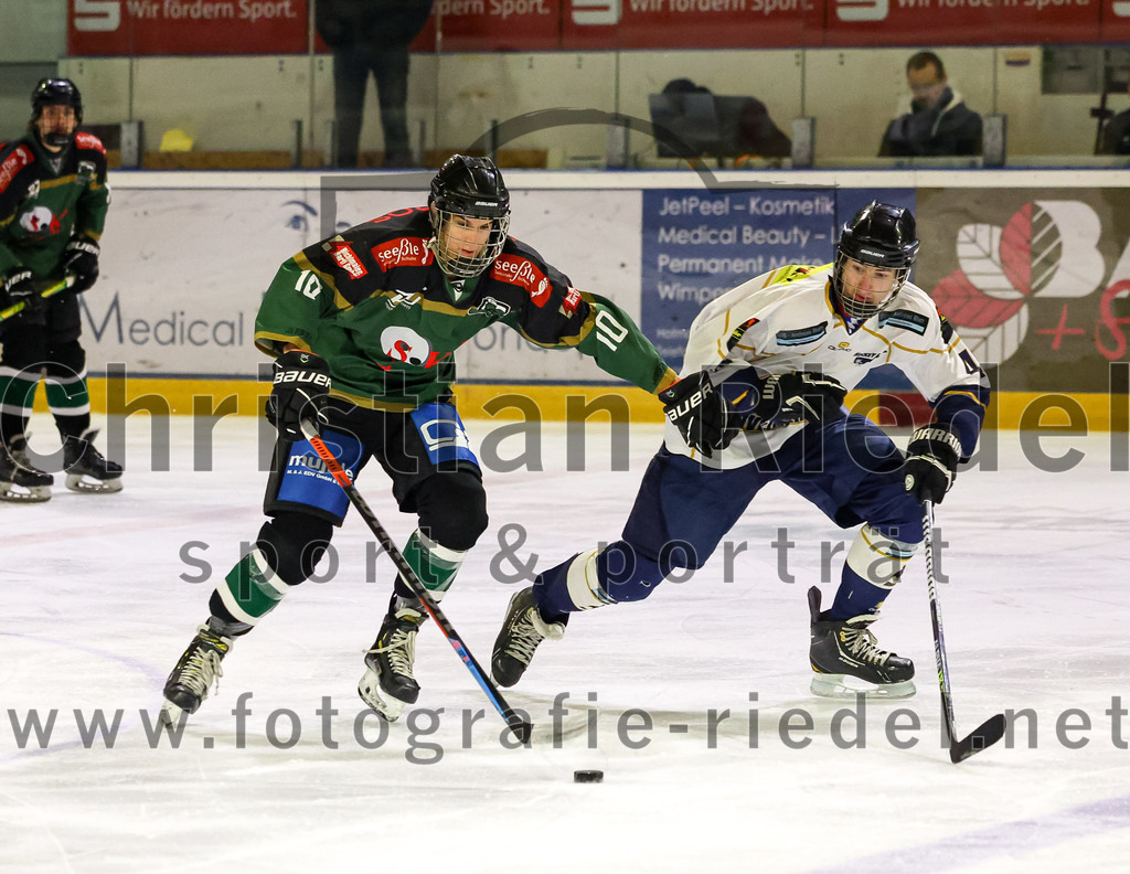 2022-11-26_026_TSV_Erding_gegen_ESC_Geretsried | Erding, Deutschland, 26.11.2022:
Eishockey, Bayernliga U20 2022 / 2023, xx. Spieltag, TSV Erding gegen ESC Geretsried, Endergebnis: 5:3

Ryan Finn Henke (Erding Gladiators, #10), Michael Noll (ESC Geretsried, #4)

Foto: Christian Riedel / fotografie-riedel.net