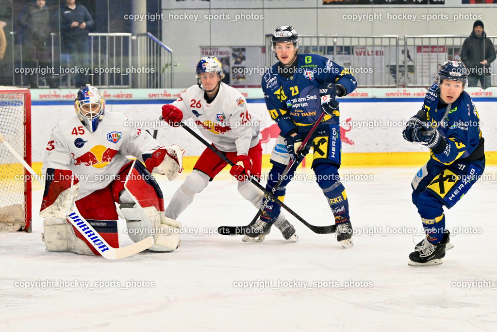 RED BULL HOCKEY JUNIORS vs. EK DIE ZELLER EISBÄREN | #45 Ankirchner Valentin RED BULL HOCKEY JUNIORS, #26 Bosecker Lars Lion RED BULL HOCKEY JUNIORS, #20 Rappold Kilian EK DIE ZELLER EISBÄREN, #23 Jennes Christian EK DIE ZELLER EISBÄREN, RED BULL HOCKEY JUNIORS vs. EK DIE ZELLER EISBÄREN, RED BULL HOCKEY JUNIORS vs. EK DIE ZELLER EISBÄREN am 14.01.2025 in Salzburg (Eisarena Salzburg), Austria, (Photo by Bernd Stefan)