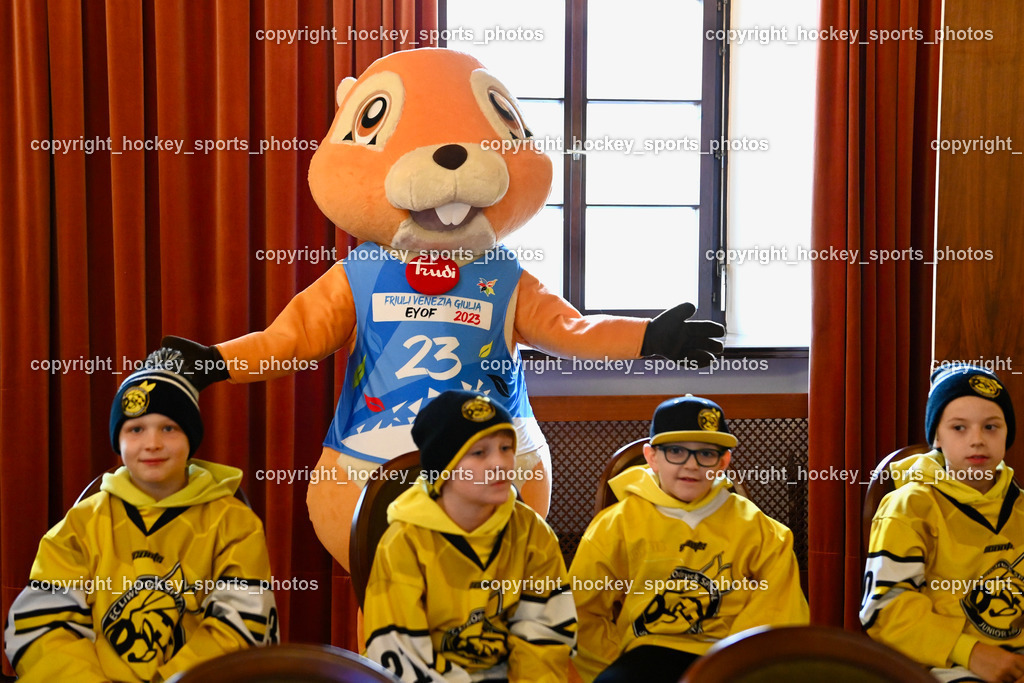 European Youth Olympic Festival EYOF 2023 Pressekonferenz | Maskottchen European Youth Olympic Festival EYOF 2023, Jugendspieler EC Hornets Spittal