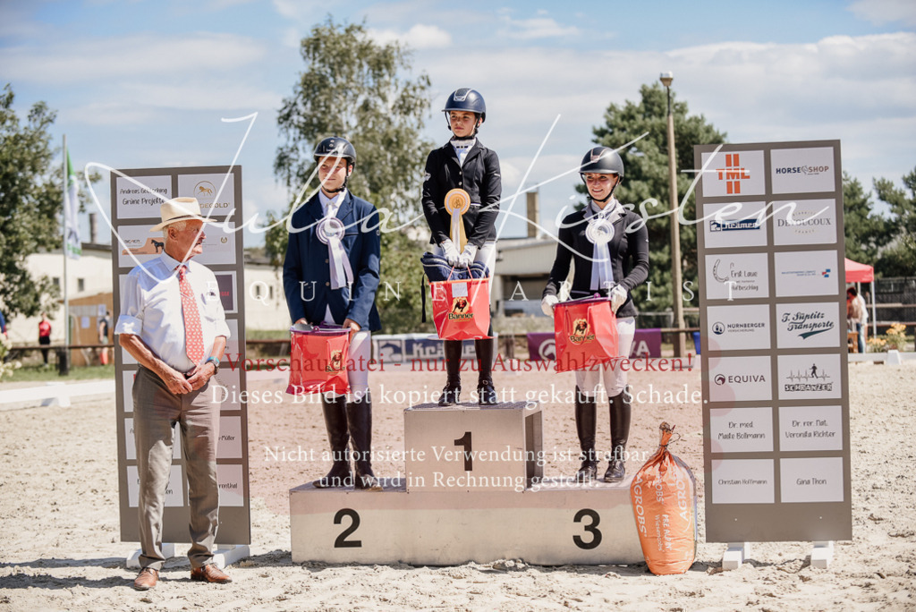 DSC_8856 | Pferde- und Turnierfotografie in Westsachsen. Pferdeportraits, Auftragszeichnungen und intuitive Kunst.