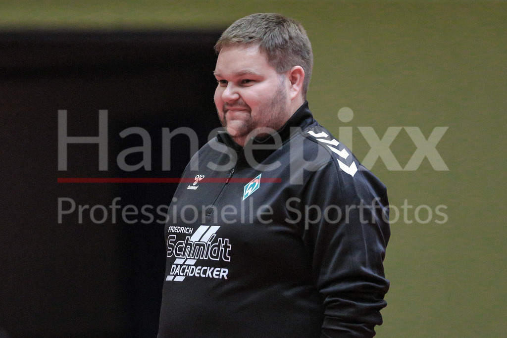 Handball, 2. Bundesliga Frauen, Training SV Werder Bremen | v.li.: Timm Dietrich (Trainer, Cheftrainer, SV Werder Bremen) Portrait, Nahaufnahme, Einzelfoto, Einzelbild