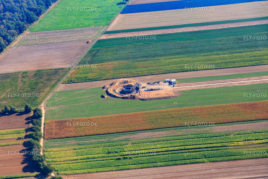 Baustelle Windrad Fundament | Luftbild: Baustelle Windrad Fundament in Hatzenbühl im Bundesland Rheinland-Pfalz in Deutschland. Foto: IMG_095029.jpg vom 24.09.2016 durch Werner Riehm/FLY-FOTO.de - Realisiert mit Pictrs.com