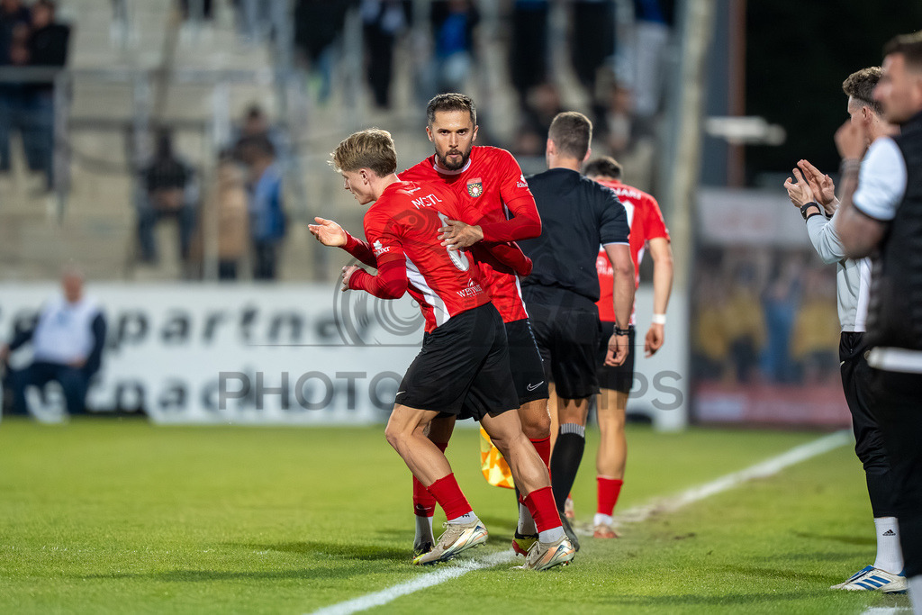 SG Sonnenhof Großaspach vs. SGV Freiberg, Fussball, Regionalliga Suedwest, 30. Spieltag, 22.04.2026 | Volkan Celiktas (SG Sonnenhof Großaspach, #05) wird ausgewechselt fuer Christian Mistl (SG Sonnenhof Großaspach, #06),SG Sonnenhof Großaspach vs. SGV Freiberg, Fussball, Regionalliga Suedwest, 30. Spieltag, 22.04.2026