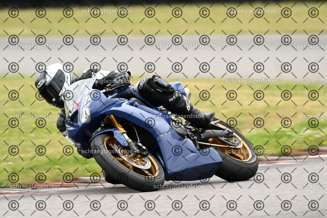 25bt02-1447 | markuskiefer.com - Realisiert mit Pictrs.com