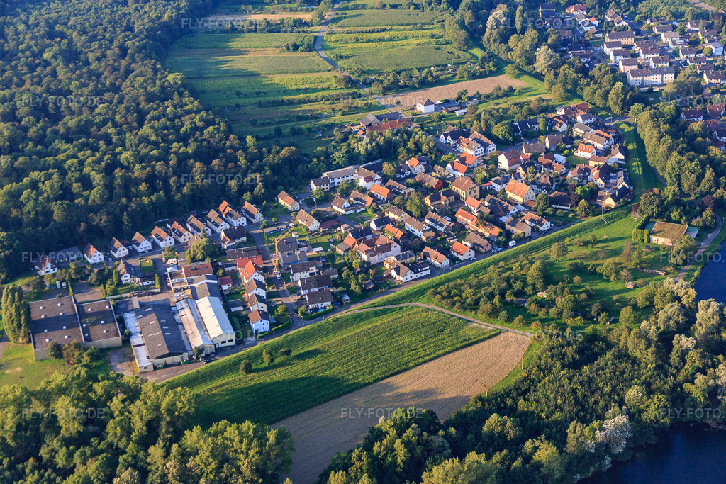 Luftbild: Dorfansicht aus Norden im Ortsteil Grauelsbaum in Lichtenau im Bundesland Baden-Württemberg in Deutschland. Foto: IMG_093116.jpg vom 16.08.2016 durch Werner Riehm/FLY-FOTO.de