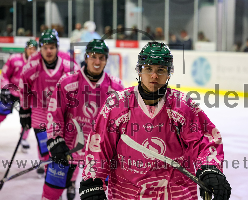 2025-10-05_107_TSV_Erding_gegen_Heilbronner_Falken | Erding, Deutschland, 05.10.2025:Eishockey, Oberliga Süd 2025 / 2026, 6. Spieltag, TSV Erding gegen Heilbronner Falken, Endergebnis: 3:1Jubel nach dem 2:1 durch Luis Scheibengraber (Erding Gladiators, #18)Luis Scheibengraber (Erding Gladiators, #18)Foto: Christian Riedel / fotografie-riedel.net