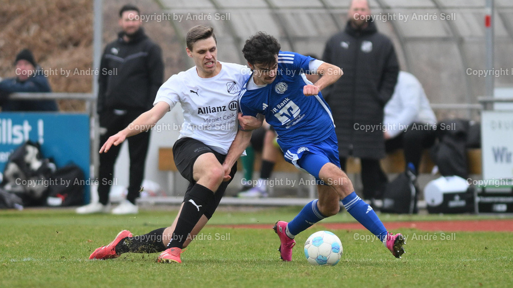 TuS Nortorf vs SV Wasbek | Lasse Böttcher (Nortorf #10) vs Lukas Brandt (Wasbek #5) / Fußball-Verbandsliga West Männer 2025/2026 / TuS Nortorf vs SV Wasbek / TuS Arena / Nortorf / 14.03.26 - Realisiert mit Pictrs.com