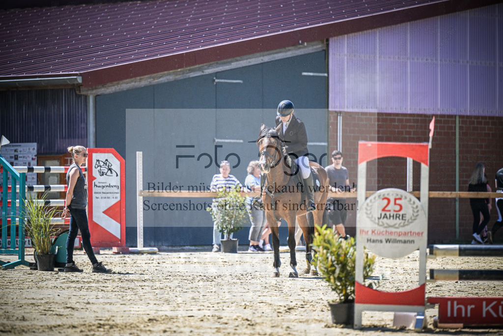 DOS_9902 | Entdecke hochwertige Reitturnierfotos von Foto Oger. Professionell, emotional und authentisch – jetzt Lieblingsmomente im Shop bestellen.Deutschlandweite Turnierfotografie. - Realisiert mit Pictrs.com