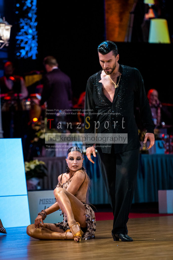 20251213_Baltic-GP_2424-2 | Tanzsportbilder, Standardtanz, Lateintanz, WDSF, DTV, LTVB, dancecomp, goc, hessen tanzt, blaues band der spree, walzer, tango, wiener walzer, slowfox, quickstepp, samba, rumba, cha-cha-cha, paso doble. jive, hd-kroft photography, turniertanzsport