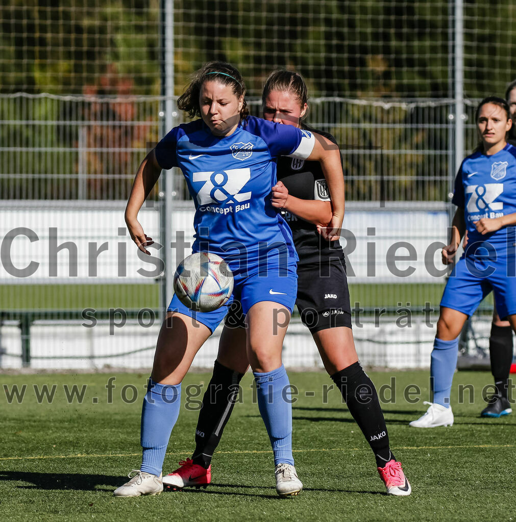2023-10-21_012_FC_Langengeisling_gegen_TSV_Eching | Erding, Deutschland, 21.10.2023:
Fußball, Bezirksoberliga 2023 / 2024, 8. Spieltag, FC Langengeisling gegen TSV Eching, Endergebnis: 0:0

Carina Sedlmeier (FC Langengeisling, #19), Katrin Schwentner (TSV Eching, #2)

Foto: Christian Riedel / fotografie-riedel.net