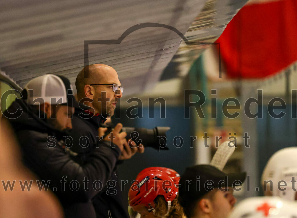 2023-10-20_033_TSV_Erding_gegen_EHC_Klostersee | Erding, Deutschland, 20.10.2023:.Eishockey, Bayernliga Vorrunde 2023 / 2024, 2. Spieltag, TSV Erding gegen EHC Klostersee, Endergebnis: 7:2..Foto: Christian Riedel / fotografie-riedel.net