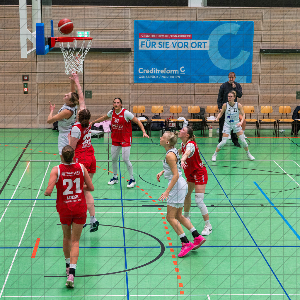 2. DBBL Nord 25/26 | Spieltag 13 | BBC Osnabrück vs. BG 89 Avides Hurricans | 21.12.25: 2. DBBL Nord 25/26 | Spieltag 13 | BBC Osnabrück vs. BG 89 Avides Hurricans / Osnabrück / Deutschland  //   CREDIT:www.bullenfotos.de, Martin König, Hörner Weg 40, D-49078 Osnabrück, +4917663732967 // Nutzung und Weitergabe nur zu den vereinbarten Zwecken. Presseanfragen an Ersteller. Alle Rechte beim Ersteller. Honorierung nach MFM. - Realisiert mit Pictrs.com