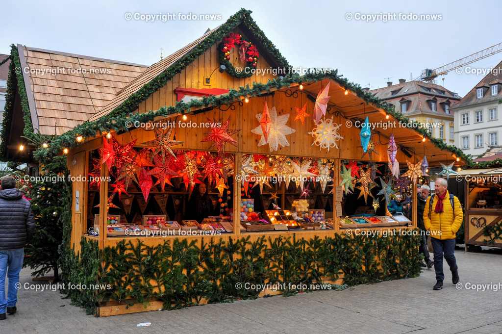 Deutschland_ Bayern_ Wuerzburg_ 13.12.2024-5 | 12.06.2024, Deutschland, GER, Bayern, Wuerzburg im Bild Stadtansichten, Weihnachtlich, Beleuchtung, Verkaufsstand, Huette, Weihnachtsschmuck, Verkauf, kreisfreie Stadt in Bayern, Bezirk Unterfranken