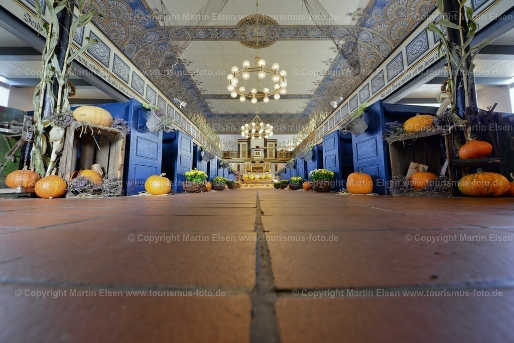 Freiburger Kirche_ELS_4650 | Freiburg an der Elbe - Aufnahmedatum: 25.10.2015, Aufnahmehöhe:  m, Koordinaten:  - , Bildgröße: 7347 x  4898 Pixel - Copyright 2015 by Martin Elsen, Kontakt: Tel.: +49 157 74581206, E-Mail: info@schoenes-foto.deSchlagwörter:Kirche,Ernte Dank, Foto - Realisiert mit Pictrs.com