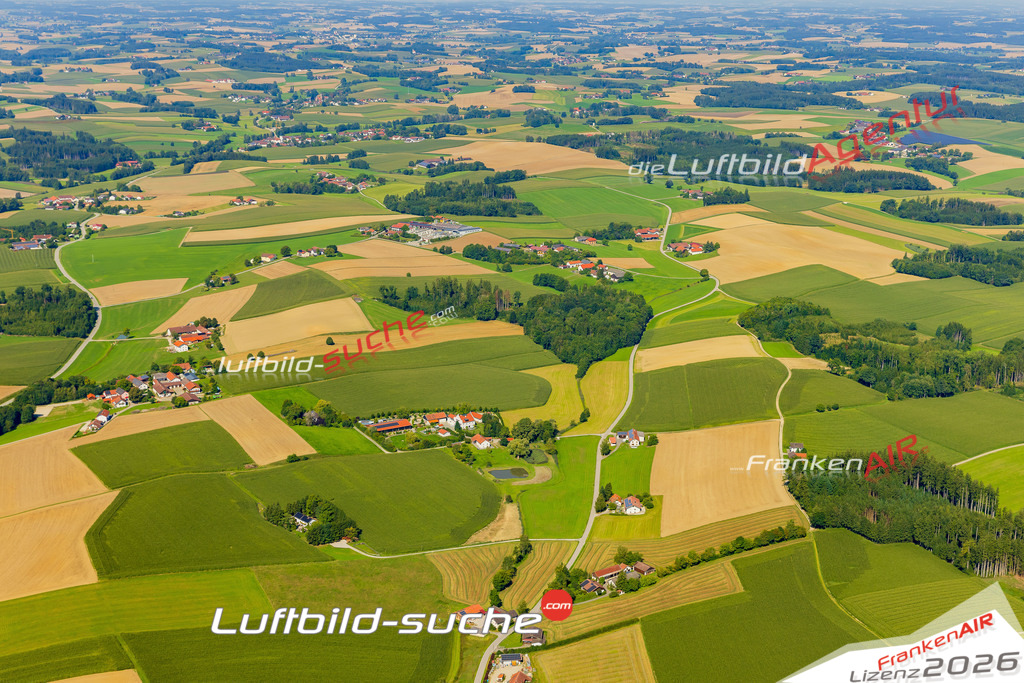 Schöne Luftaufnahme Irl Oberbergkirchen - Die Luftaufnahme wurde 2025 vom Flugzeug heraus erstellt ( keine Drohne ) - Hochauflösende Luftaufnahme - für professionelle Ausdrucke geeignet. Die Geschenkidee !Mit Lizenz und Bildrechte bestellbar