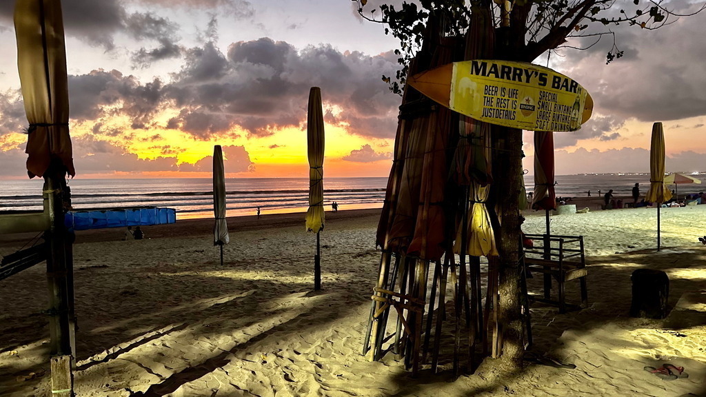 Kuta Beach am späten Nachmittag | Strandfoto, Promenade - Realisiert mit Pictrs.com