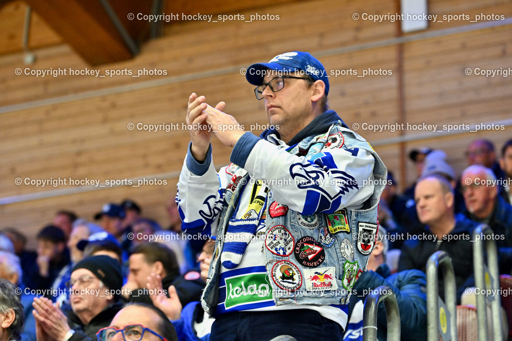 EC IDM WÄRMEPUMPEN VSV vs. Steinbach Black Wings Linz | EC VSV Fan, EC IDM WÄRMEPUMPEN VSV vs. Steinbach Black Wings Linz, EC IDM WÄRMEPUMPEN VSV vs. Steinbach Black Wings Linz am 04.03.2026 in Villach (Stadthalle Villach), Austria, (Photo by Bernd Stefan)