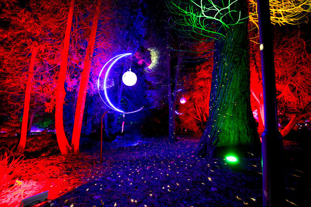 Parkleuchten_GrugaEssen24_26 | Bildergalerie von Sport-Ereignissen aber auch von weiteren spannenden Dingen - nicht nur vom Niederrhein. In Anlehnung an den bekannten Spruch von Hanns Dieter Hüsch heißt das Motto: "Niederrhein ist überall".  - Realisiert mit Pictrs.com