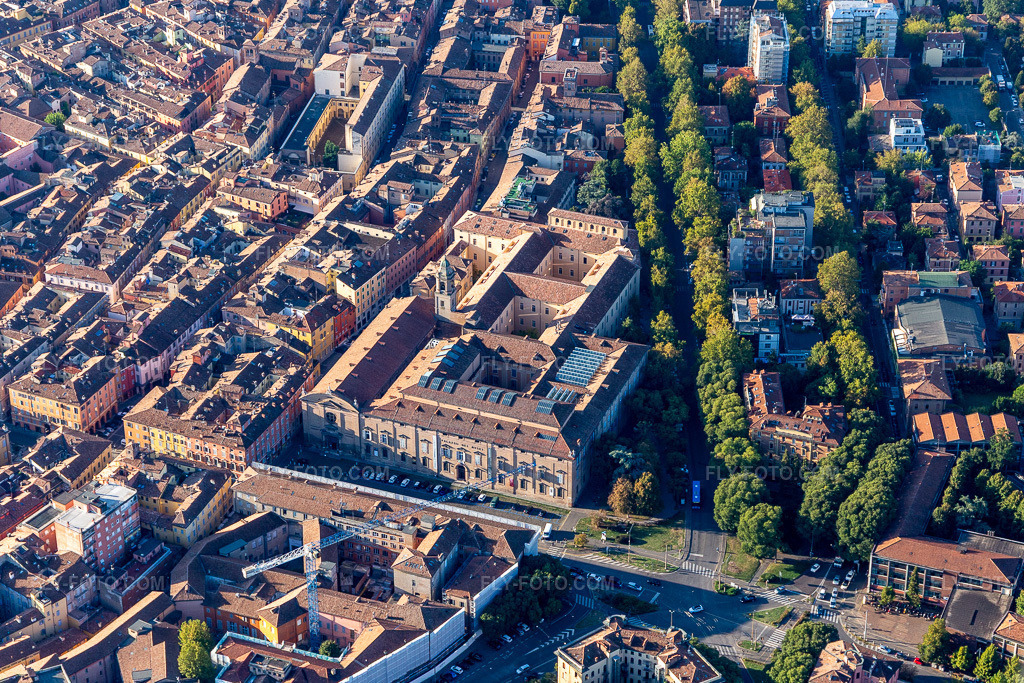 Aerial view: Palazzo dei Musei in Modena in the state Modena, Italy. – Photo: IMG_134869.jpg taken on 09/20/2022 by Werner Riehm/FLY-FOTO.com – Resolution of the original: 5353 x 3569 px – Palazzo dei Musei - VisitModena – Museo Civico di Modena
