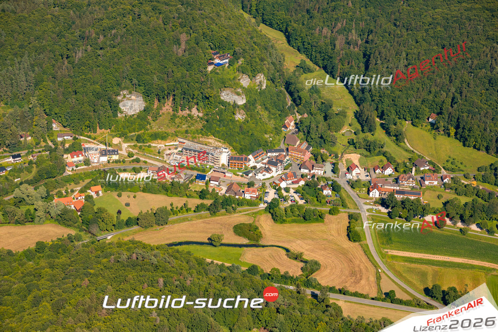 Das Luftbild zeigt : Veilbronn Heiligenstadt in Oberfranken - Die Luftaufnahme wurde 2024 vom UL-Flugzeug aus erstellt ( keine Drohne ) - Hochauflösende Luftaufnahme - Für grossformatige Ausdrucke geeignet. Die Geschenkidee !Mit Lizenz und Bildrechte bestellbar