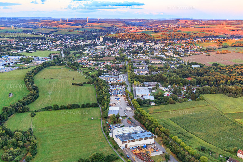 Luftbild: Ortsansicht aus Westen am Abend im Ortsteil Jabach in Lebach im Bundesland Saarland in Deutschland. Foto: IMG_149642.jpg vom 05.09.2025 durch Werner Riehm/FLY-FOTO.de
