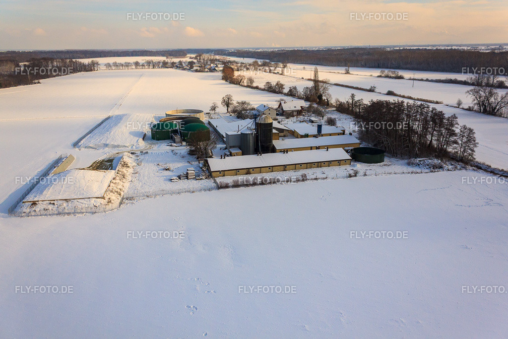 Wagner Ranch im Winter bei Schnee | Luftbild: Wagner Ranch im Winter bei Schnee in Steinweiler im Bundesland Rheinland-Pfalz in Deutschland. Foto: IMG_36036.jpg vom 18.12.2010 durch Werner Riehm/FLY-FOTO.de - Realisiert mit Pictrs.com