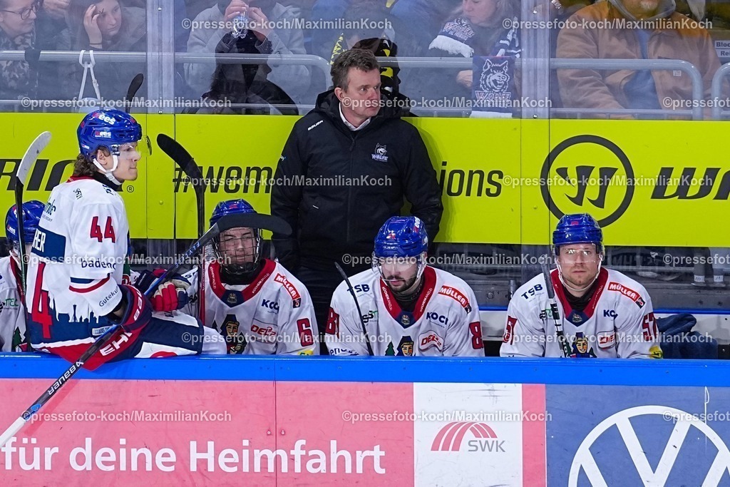 xYDRx16012601050 | 16.01.2026, xydrx, Eishockey, DEL2, Krefeld Pinguine - EHC Freiburg, Yayla-Arena Krefeld : Juraj Faith (Cheftrainer EHC Freiburg)Photo: xYannisxDreimannxPressefotoKochx