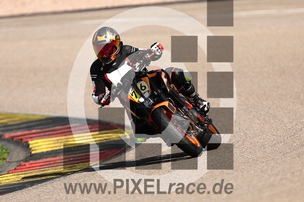 0076-20250923_33377 | Schöne Erinnerungen an spannende Momente - das festzuhalten ist unser Job. PIXELrace.de ist seit 2003 auf den Rennstrecken Europas unterwegs um die Action draußen beim Fahren und die wunderbare Stimmung imm Fahrerlager für euch einzufangen.