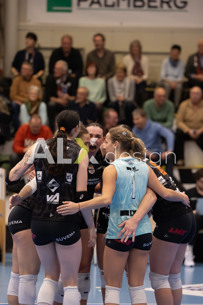 Volleyball I Frauen I Saison 2025-2026 I Volleyball NLA | Women I Round 16 I VC Kanti Schaffhausen - Viteos NUC I 31.01.2026 | Viteos NUC Spielerkreis - Realisiert mit Pictrs.com
