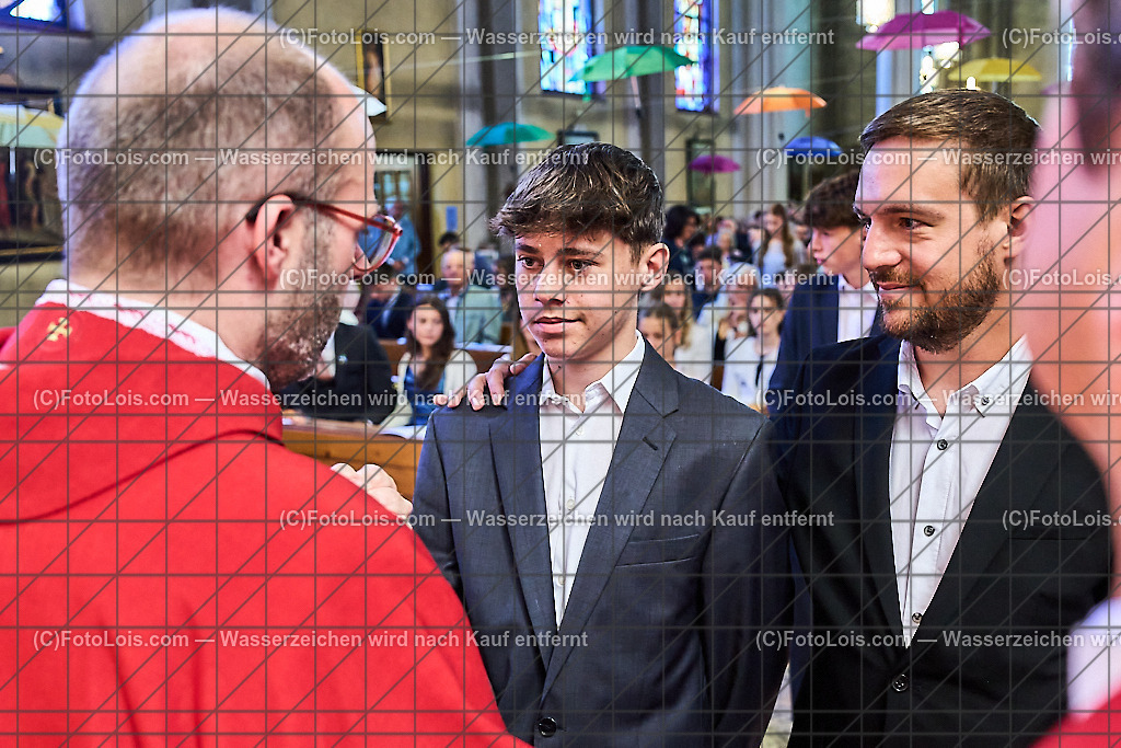 ALP1146_PfarrFirmung Wieselburg_Firmvorgang | (C)FotoLois.com, Alois Spandl, Firmung in der Pfarrkirche Wieselburg mit Generalvikar Dr. Christoph Weiss, Dechant Pfarrer Daniel Kostrzycki und Monignore Franz Dammerer, Sa 15. Juni 2024.