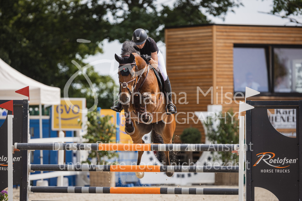230616_Lemwerder_Springpf-M-709 | Deine schönsten Turniermomente als professionelle Fotos! Entdecke hochwertige Pferdesport-Fotografie im Online-Shop. Jetzt Fotos finden & bestellen!