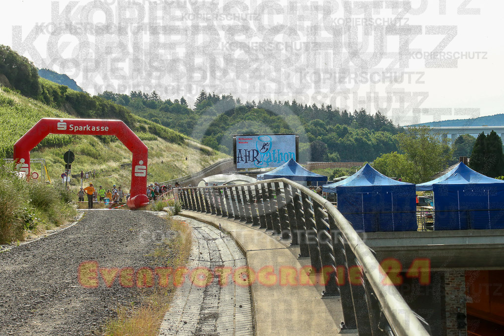 220618_0855_EX1_8680 | Sportfotografie im Rhein-Sieg Kreis, Köln, Bonn, NRW, Rheinland Pfalz, Hessen, etc. Unser Tätigkeitsfeld umfasst den Laufsport vom Volkslauf über den Marathon, Duathlon, Triathon bis zum Ultralauf wie Kölnpfad Ultra oder Schindertrail.