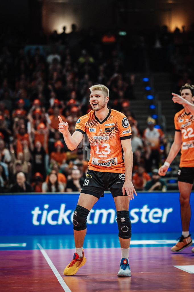 Volleyball | Herren | Saison 2024/2025 | 1. Volleyball Bundesliga Männer | Finale | BERLIN RECYCLING Volleys vs. SVG Lüneburg | 03.05.2025 | Ruben Schott (#13, Berlin Recycling Volleys) jubelt