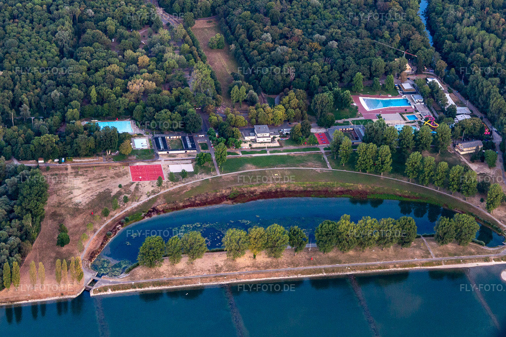 Luftbild: Rheinstrandbad Rappenwört im Ortsteil Daxlanden in Karlsruhe im Bundesland Baden-Württemberg in Deutschland. Foto: IMG_134073.jpg vom 21.08.2022 durch Werner Riehm/FLY-FOTO.deKarlsruher Bäder | Karlsruher Baeder - Entdecke die Vielfalt