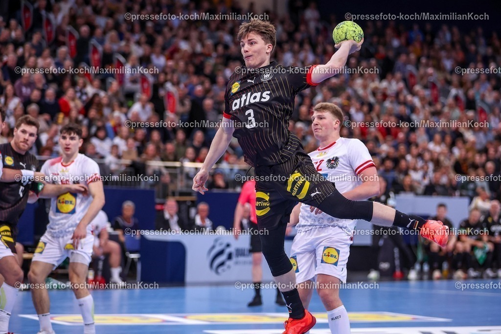DHB15032502067 | 15.03.2025, Handball Ländespiel, EM-Qualifikation, Deutschland - Österreich, ZAG Arena Hannover: Nils Lichtlein (GER #3)