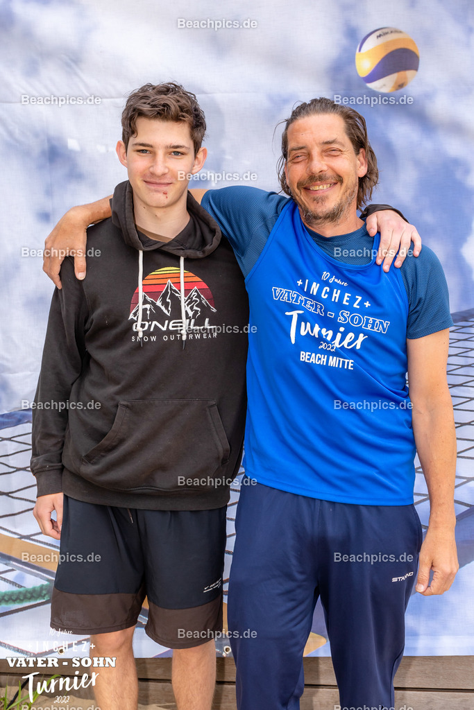 2022-00063102-Vater-Sohn-Turnier-Teamfotos-2 | 26.05.2022; Berlin Foto: Gerold Rebsch - www.beachpics.de