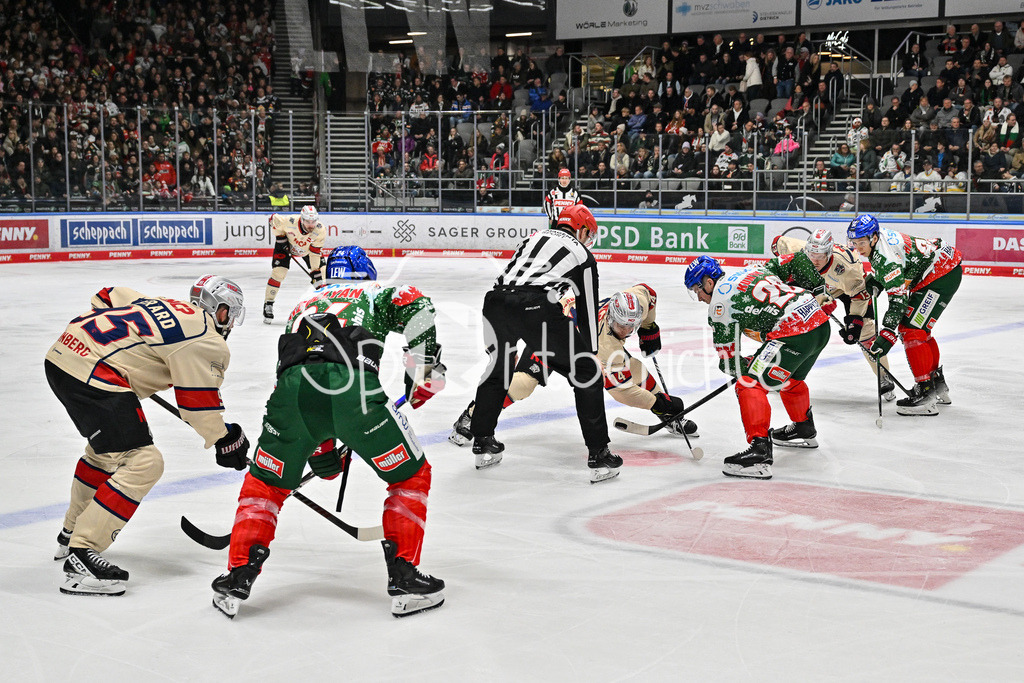 Augsburger Panther - Nürnberg Ice Tigers | bully zwischen Cole MAIER (Nürnberg Ice Tigers #14) und Cody KUNYK (Augsburger Panther #20) / Duell / Zweikampf / DEL: Augsburger Panther - Nuernberg Ice Tigers, Curt Frenzel Stadion am 06.12.2024