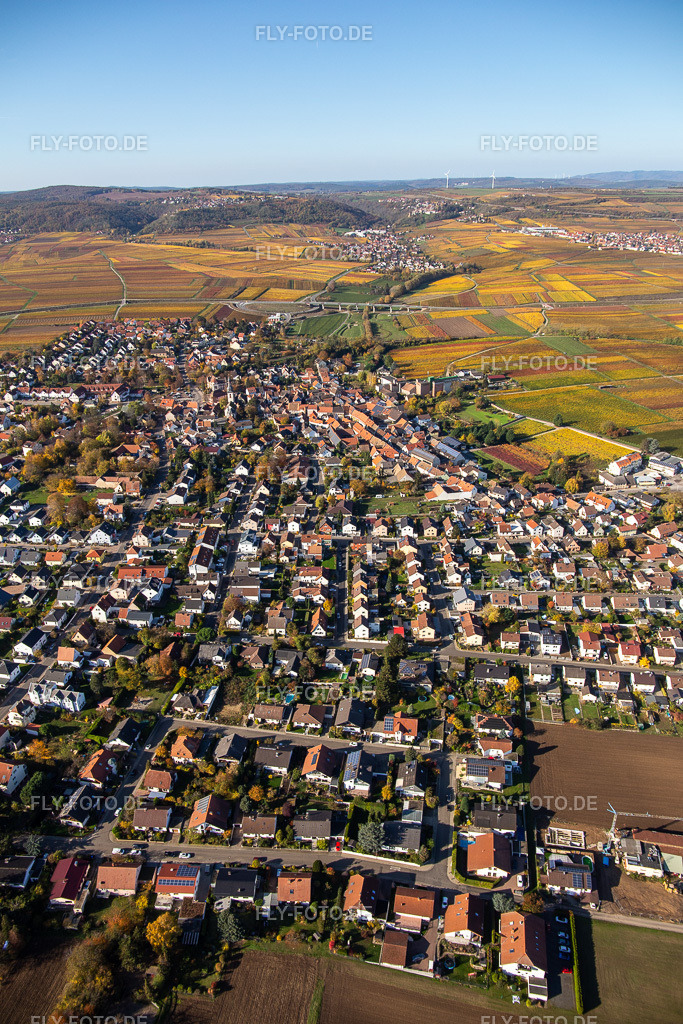 Herbstliche verfärbte Dorf - Ansicht | Luftbild: Herbstliche verfärbte Dorf - Ansicht im Ortsteil Jerusalemsberg in Kirchheim im Bundesland Rheinland-Pfalz in Deutschland. Foto: IMG_123538.jpg vom 31.10.2020 durch ©2025 Werner Riehm fly-foto.de/copyright - Realisiert mit Pictrs.com
