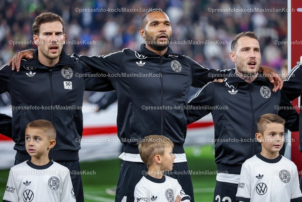 DFB10102502137 | 10.10.2025, Fußball, Länderspiel, Deutschland - Luxemburg, UEFA WM-Qualifikation, 2025/2026, Gruppe A, PreZero Arena in Sinsheim: Leon Goretzka (GER #08) neben Jonathan Tah (GER #04) und David Raum (GER #22) bei der NationalhymneDFB regulations prohibit any use of photographs as image sequences and or quasi-video.
