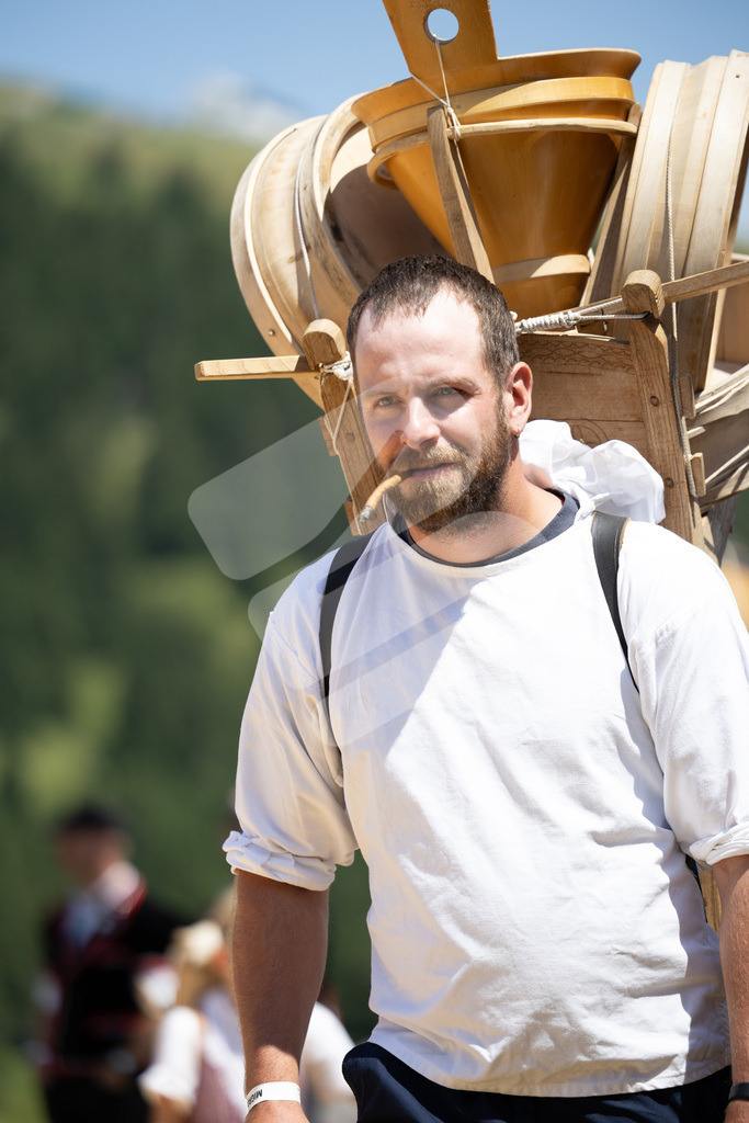 Rigi2025_2088 | Die Schwinger des Schwyzer Kantonalen Schwingerverbandes: Fotos, die Dynamik und Leidenschaft festhalten, sowie emotionale Momente aus dem traditionellen Schwingsport zeigen. - Realisiert mit Pictrs.com