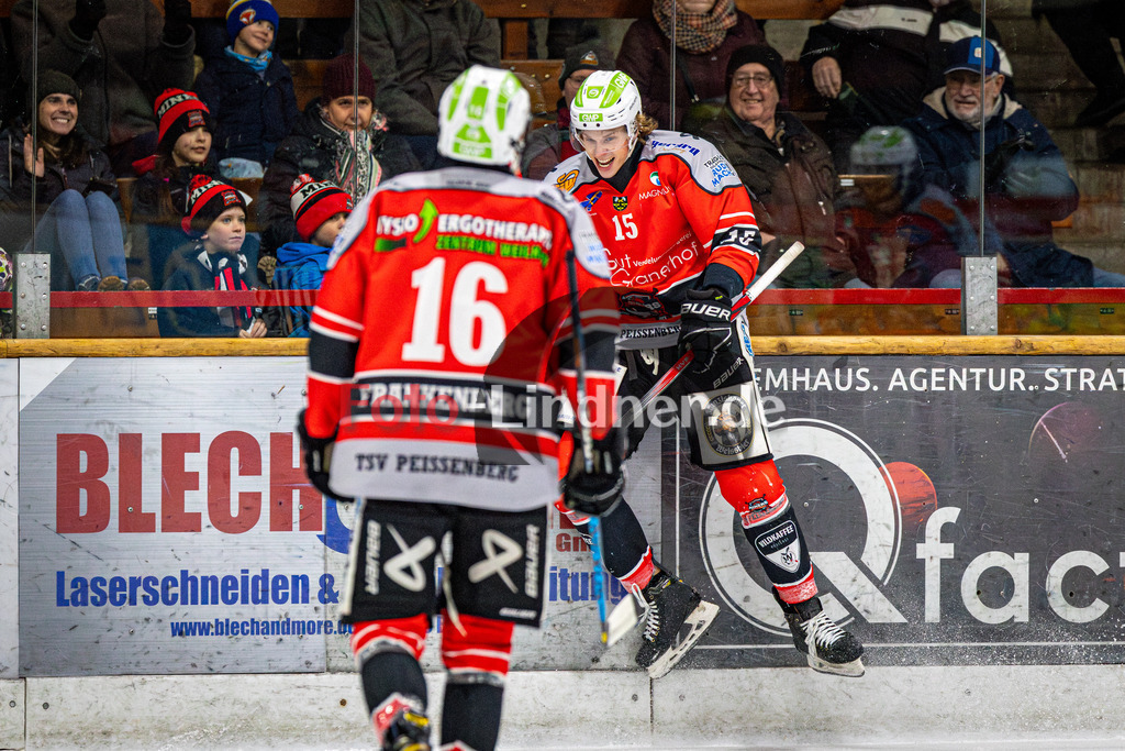 TSV Peißenberg Miners vs ESC Kempten SHARKS | Eishockey Bayernliga 2023/2024, TSV Peißenberg Miners vs ESC Kempten SHARKS, 20240121,
Tor Ryan MURPHY (Miners 15),
2024-01-21 in Peißenberg (Eisstadion)
15 Ryan MURPHY (Miners 15)
Copyright: WolfgangxLindner foto-lindner.de