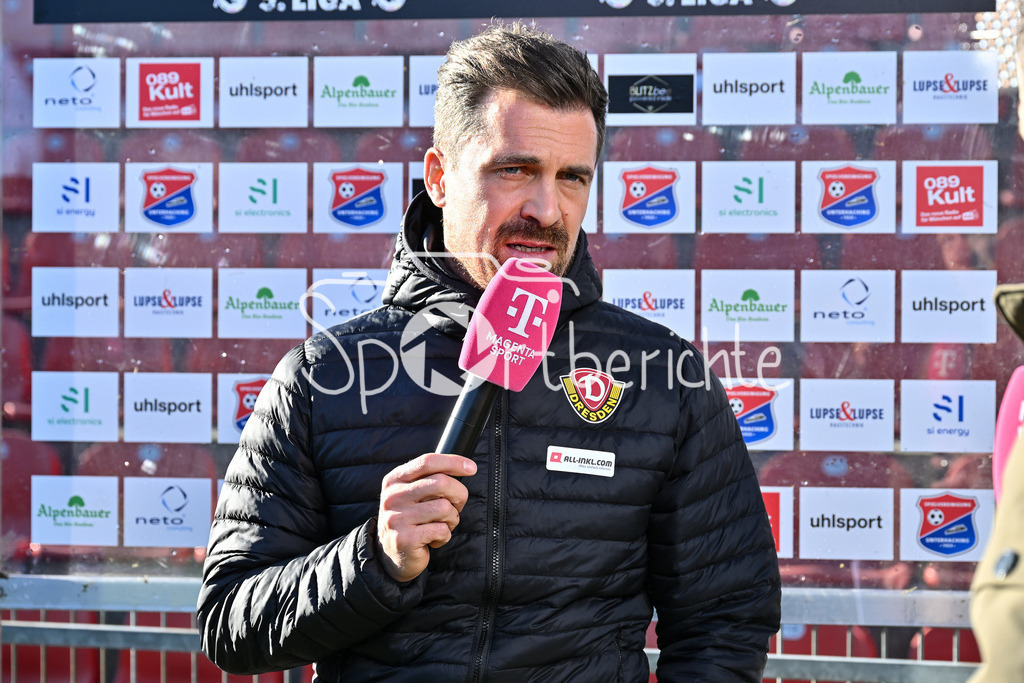 SpVgg Unterhaching - Dynamo Dresden | Im Bild Dynamo Dresden Trainer Thomas STAMM beim Interview von MagentaSport / 3. Liga: SpVgg Unterhaching - Dynamo Dresden, Uhlsportpark am 21.12.2024