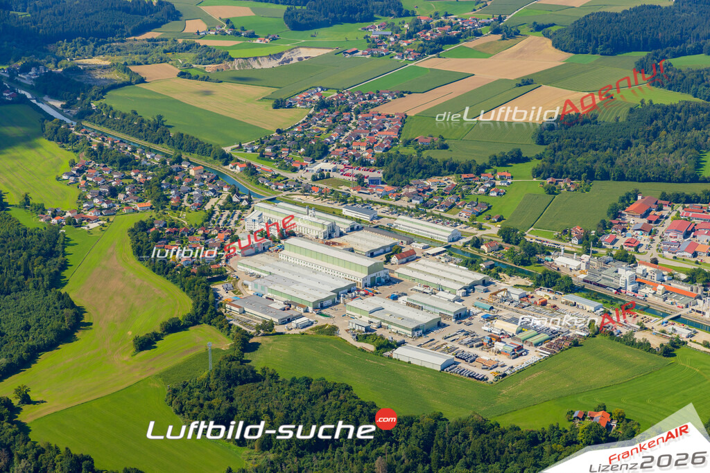 Schrägluftbild  Lengloh  Tacherting - Das Luftbild wurde 2025 vom UL-Flugzeug heraus erstellt ( keine Drohne ) - Hochauflösende Luftaufnahme -Nicht vergleichbar mit Google Maps oder Satelittenbilder- Die Geschenkidee !Mit Lizenz und Bildrechte bestellbar