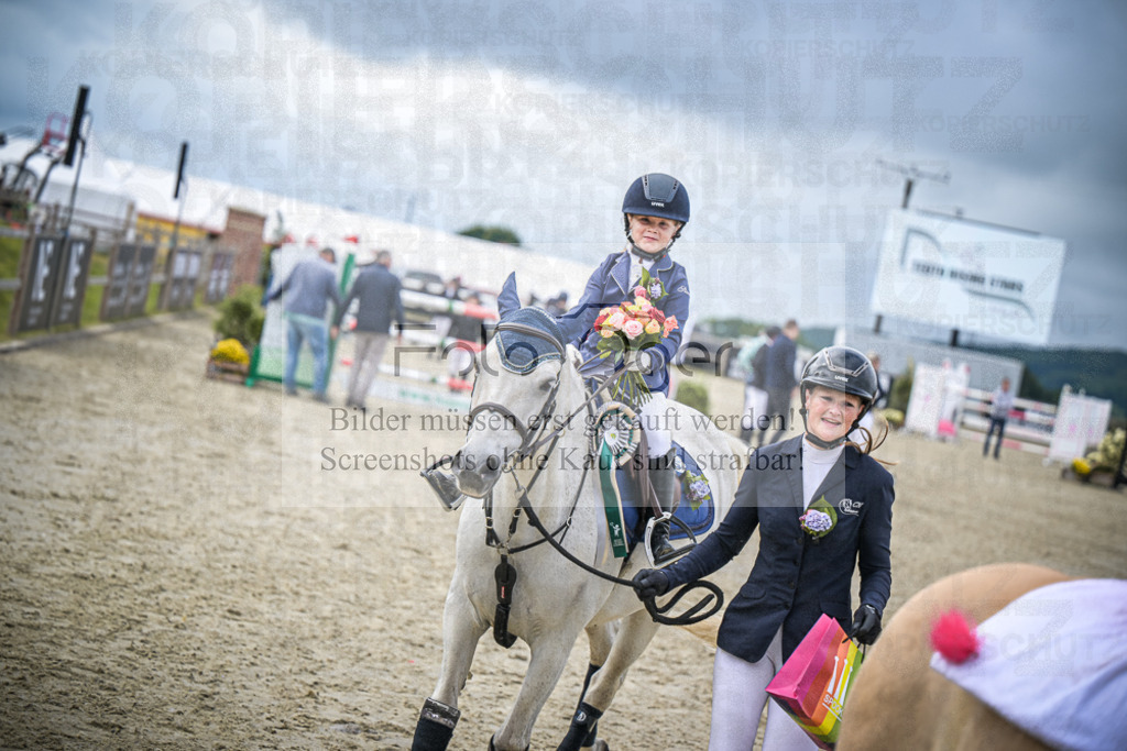 DOS_0498 | Entdecke hochwertige Reitturnierfotos von Foto Oger. Professionell, emotional und authentisch – jetzt Lieblingsmomente im Shop bestellen.Deutschlandweite Turnierfotografie. - Realisiert mit Pictrs.com