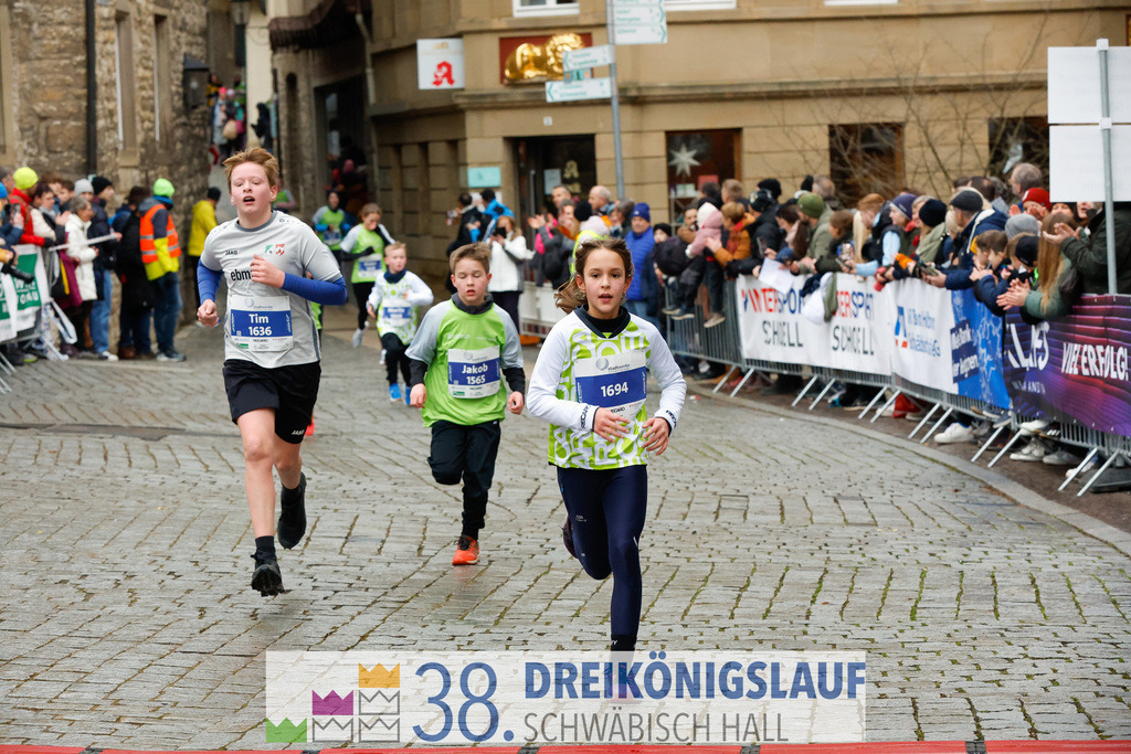 1700m Stadtwerke Jugendlauf | 3 Koenigslauf 2024 1700m Stadtwerke Jugendlauf - Realisiert mit Pictrs.com