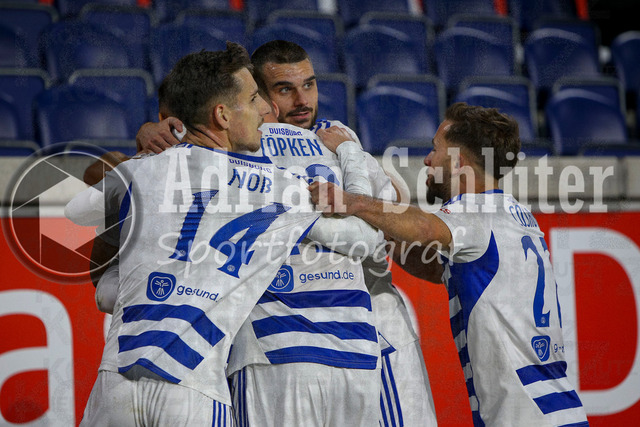 MSV Duisburg vs FC Hansa Rostock - 3. Liga | Duisburg, Deutschland, 03.10.25:   Patrick Sussek (MSV Duisburg) Torjubel, jubelt mit seiner Mannschaft nach dem Treffer zum 1:0 waehrend des Spiels der 3. Liga MSV Duisburg vs FC Hansa Rostock in der schauinsland-reisen-arena(Foto von Brauer-Fotoagentur / Adrian Schlueter)